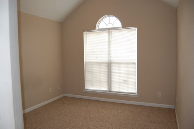 Building Photo - 900 Watsonia Dr
