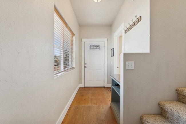 Building Photo - Cute Whitefish Home close to the Footbridge