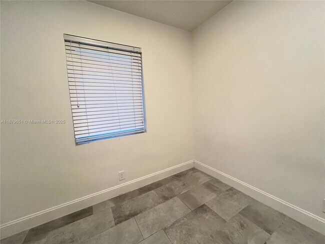 Foto del edificio - 500 NW 35th St