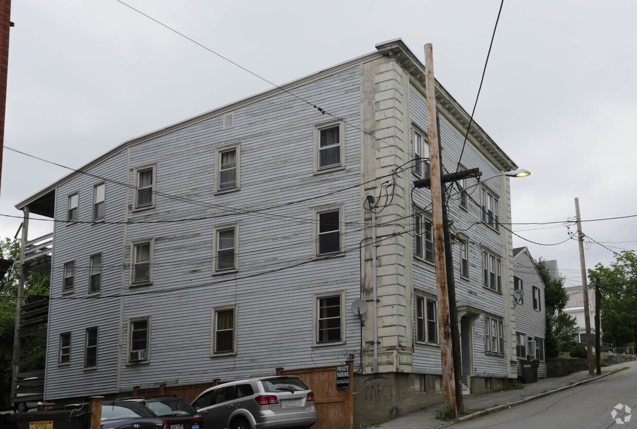 6 Felton St, Hudson, MA 01749 Apartments in Hudson, MA