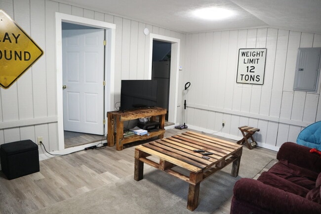 Building Photo - 131 Union St