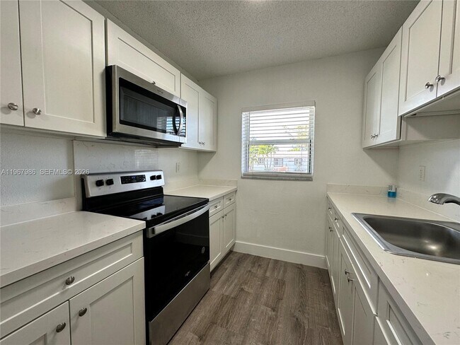 Building Photo - 3616 NE 11th Ave