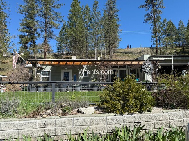 Building Photo - Cozy Lakeside Living on Long Lake – 2 Bed / 1 Bath Bungalow!