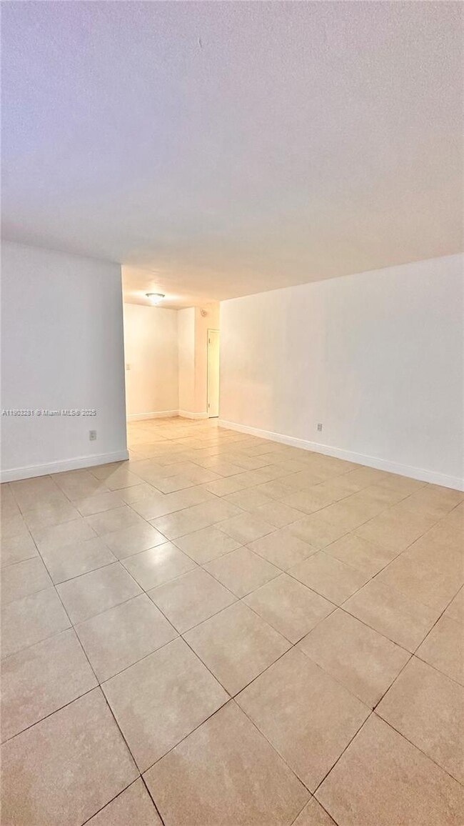 Building Photo - 1955 Normandy Dr