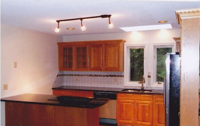COCINA ABIERTA - 100 Winterbourne Ln