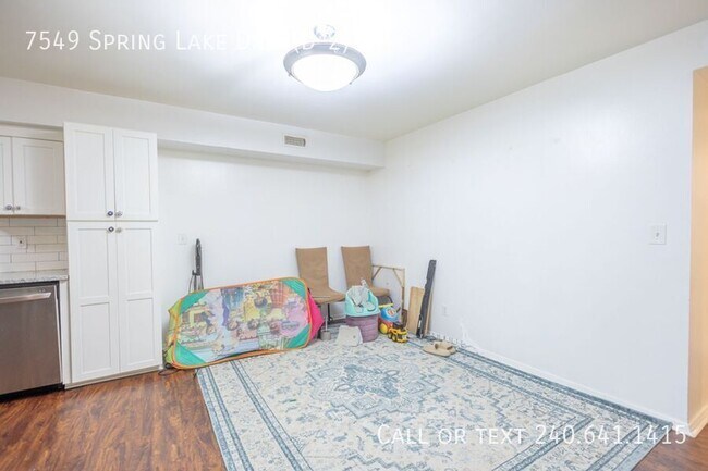 Foto del edificio - 7549 Spring Lake Dr