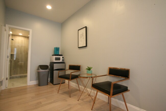 Foto del edificio - 3623 Warren St