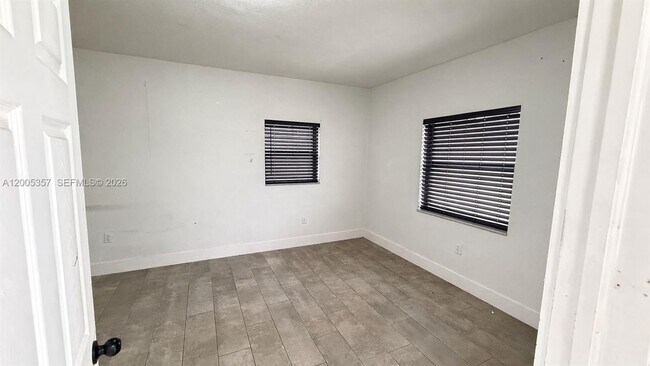 Foto del edificio - 301 NW 37th St