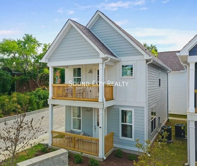 Building Photo - 806 Briar Cir