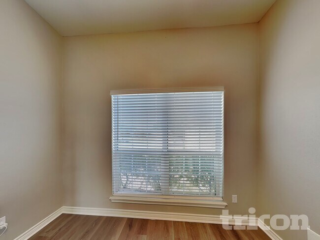 Foto del edificio - 6414 Quail Valley Dr