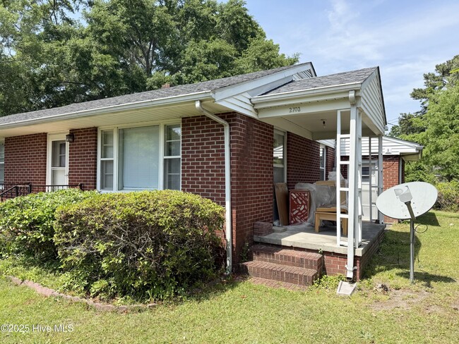Foto del edificio - 2703 Jackson Dr