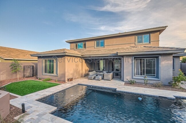 Building Photo - 4566 N Golf Dr