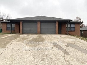 Building Photo - 5705 Sara St