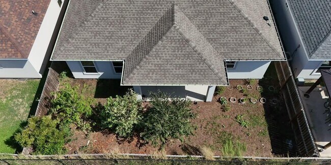 Foto del edificio - 3417 Sandalwood Dr