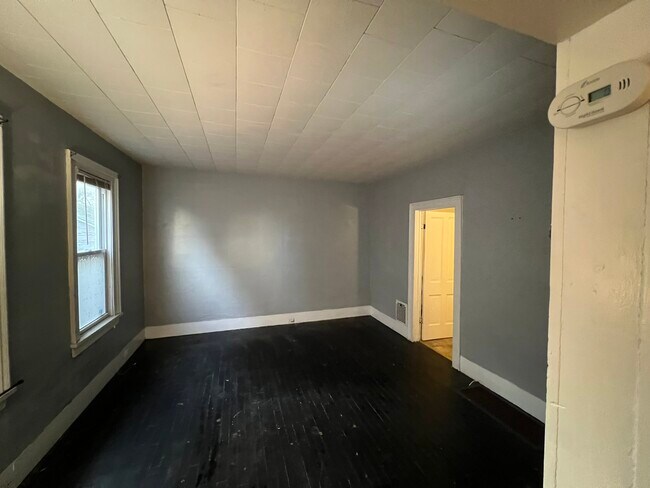 Living Room - 18 Page St