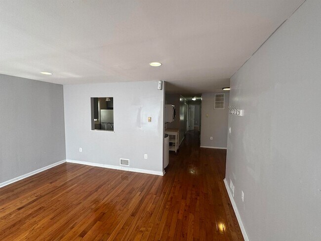 Foto del edificio - 12 Bayview Ave