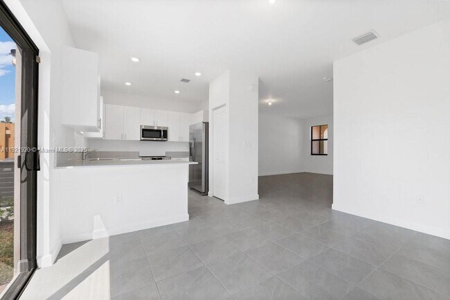 Building Photo - 11926 SW 247th Ter