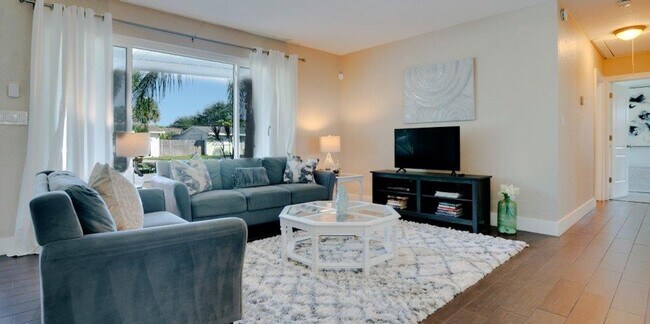 Foto del edificio - Step Into Sunshine: Modern Charm Meets Coa...