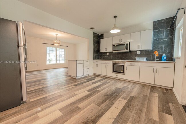 Foto del edificio - 12426 NW 8th Ave