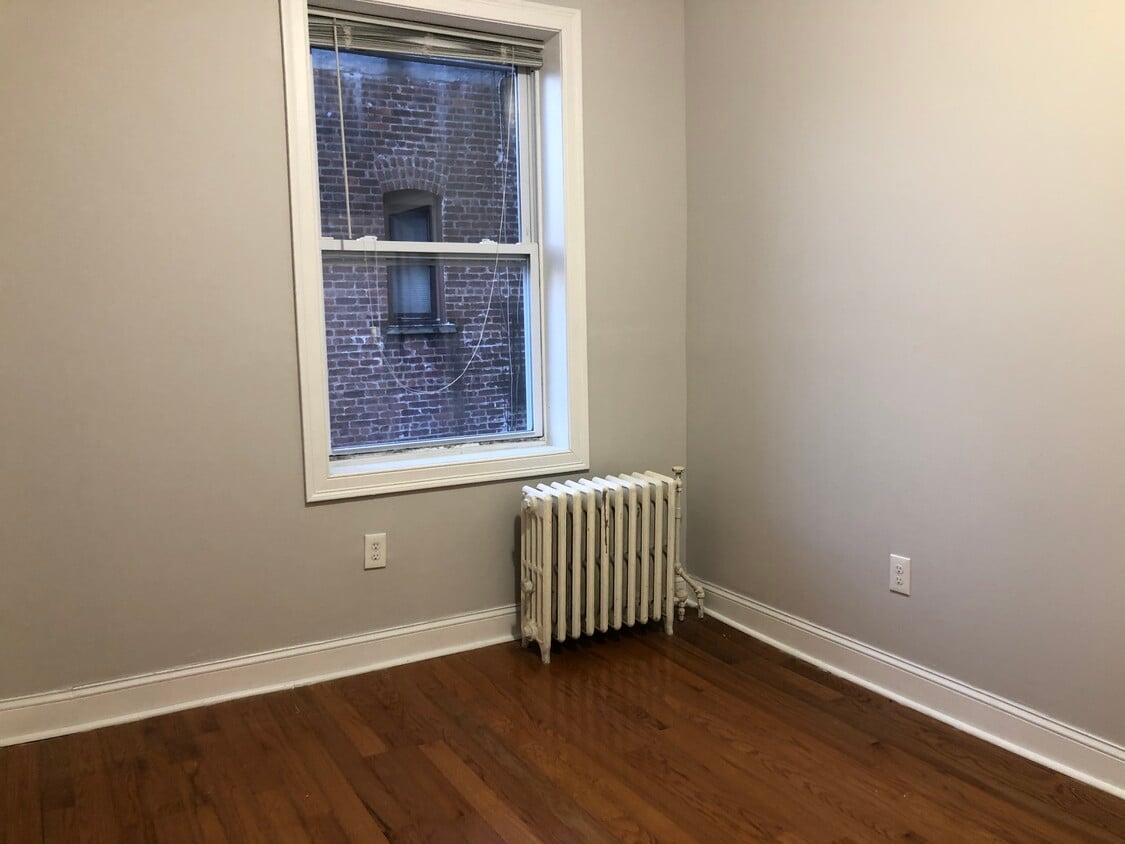 Primary Photo - 26 Weldon St