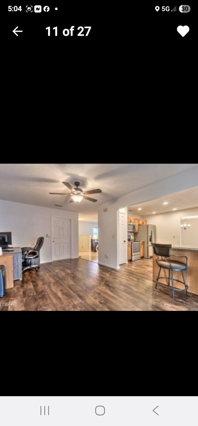 Foto del edificio - 2404 Pine Tree Dr