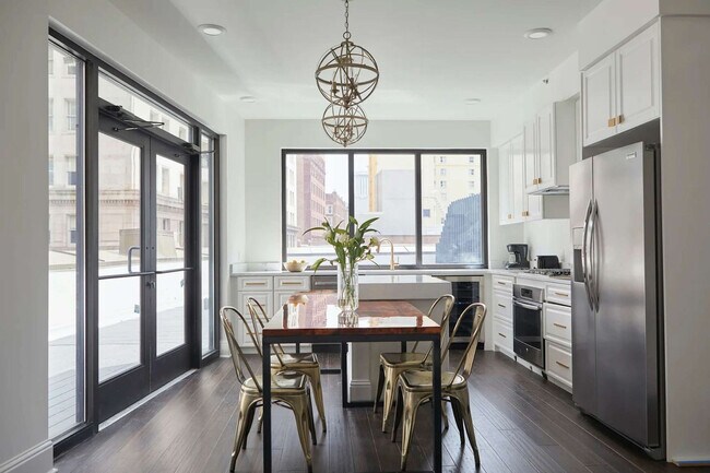 Foto del edificio - 301 St Charles Ave