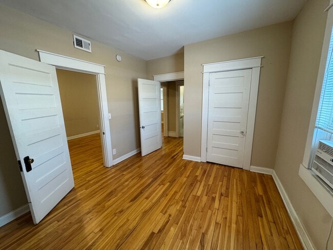 Foto del edificio - 1912 University Ave W