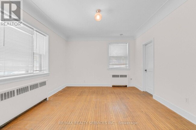 Building Photo - 17 Webber Ave