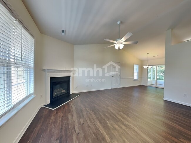 Building Photo - 4190 Oakridge Place Dr