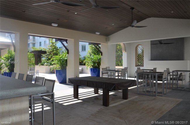 Foto del edificio - 601 NE 39th St