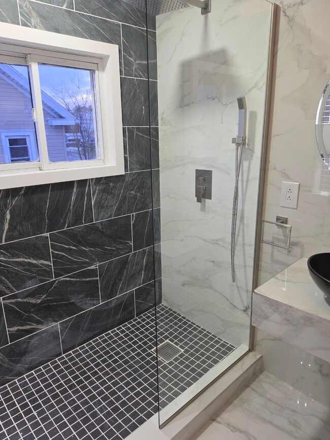 Building Photo - 100 N Pine St