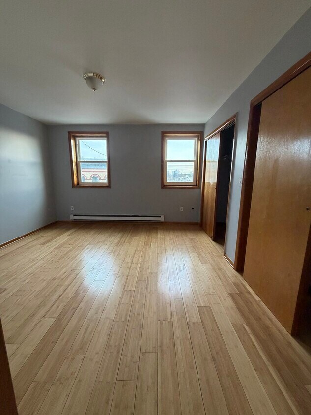 Foto principal - 592 N 6th St