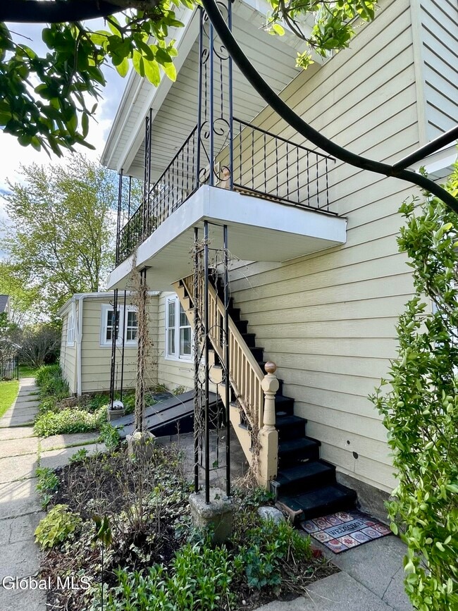 Building Photo - 32 Wilmer Ave