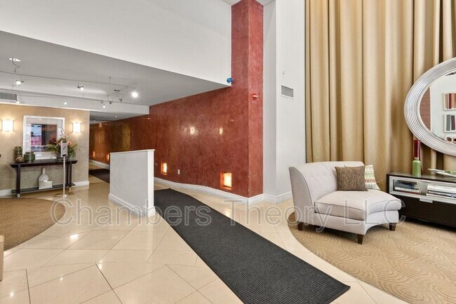 Foto del edificio - 915 E St NW