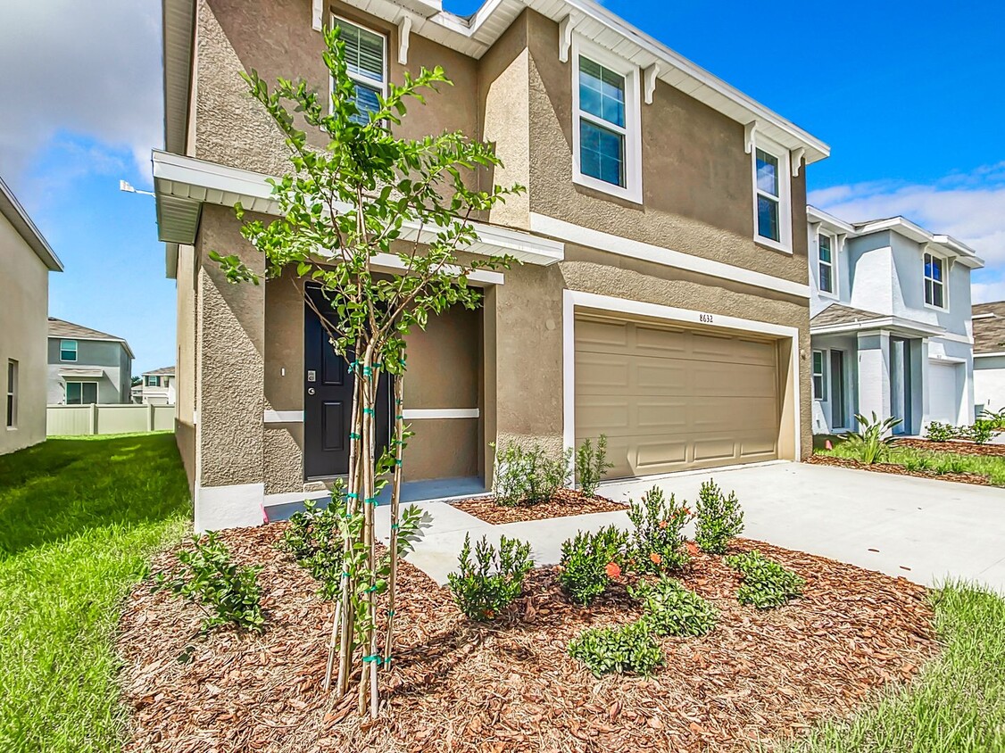 Foto principal - 8632 - Brand New (5 Bed / 3 Bath) Single F...