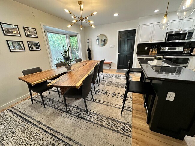 Foto del edificio - Beautiful 5 Bedroom Ranch in Virginia Vale