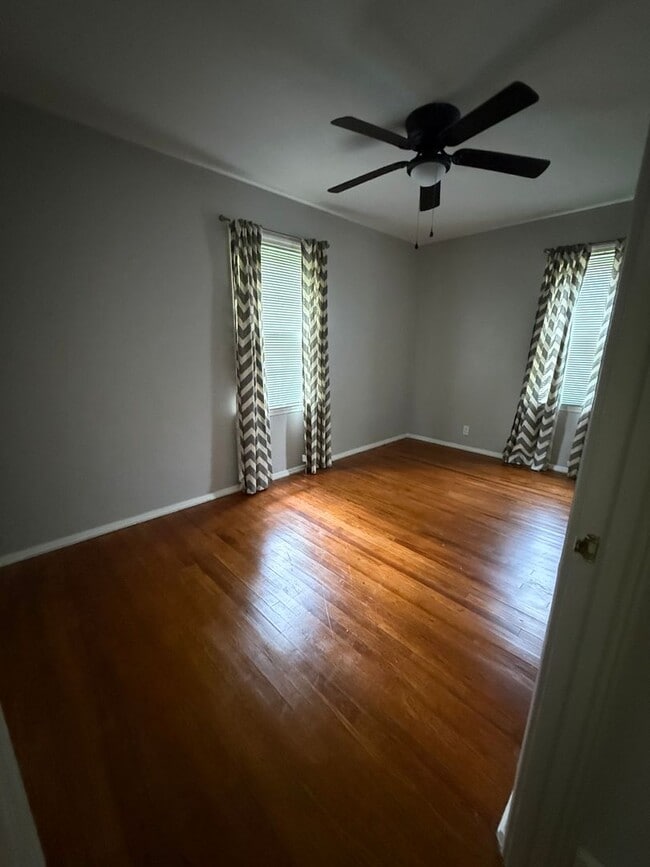 Building Photo - 2 bedroom, 1 bath house
