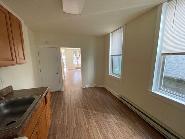 Building Photo - 3 Bedroom Home
