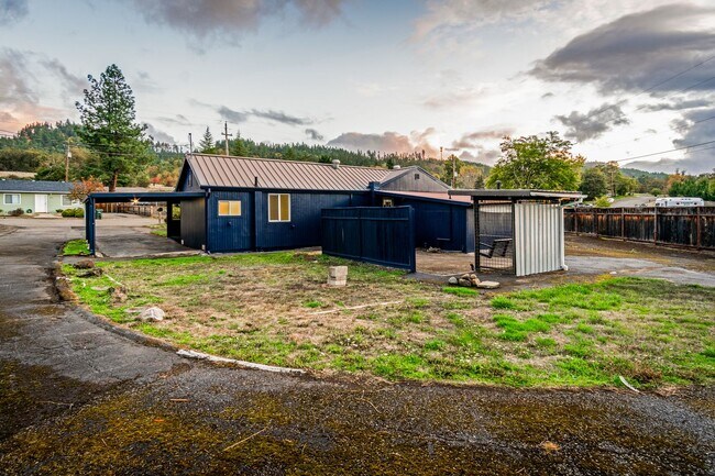 Foto del edificio - Fully Remodeled 3 Bedroom Home in Historic Oakland