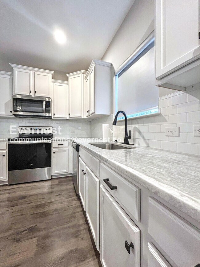 Foto del edificio - 2031 Darby View Ln