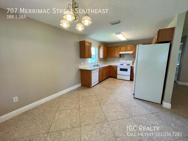 Foto del edificio - Large 3bed 2 bath Home in Palm Bay!