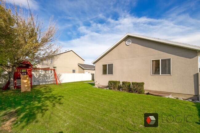 Foto del edificio - Stunning Single Family Home In Excellent L...