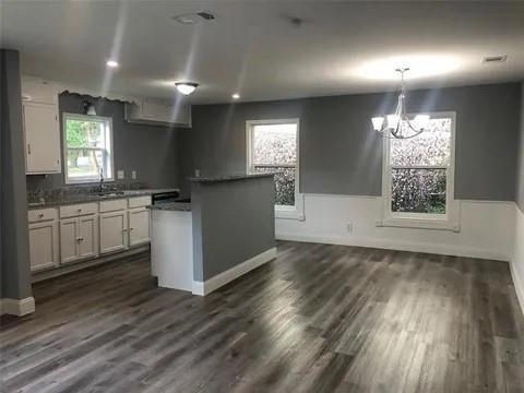 Building Photo - 304 W Texas St