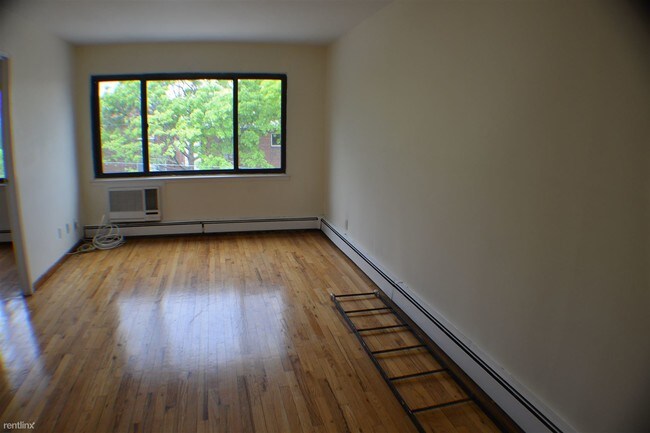 Foto del edificio - 6112 32nd Ave