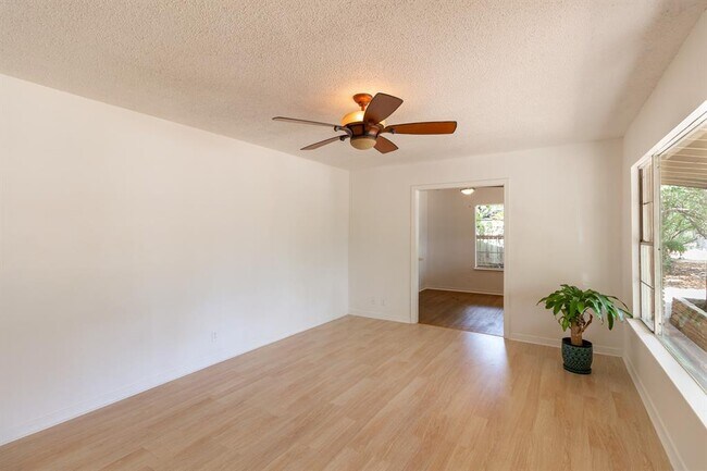 Foto del edificio - 2305 Westforest Dr