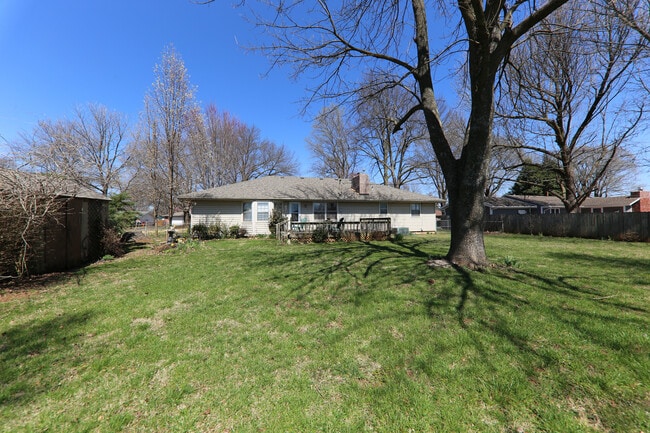 Building Photo - 642 W Sylvania St