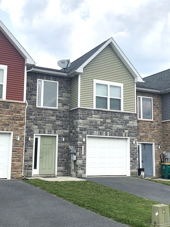 212 Meriweather Dr, Chambersburg, PA 17201 Townhome Rentals in Chambersburg PA