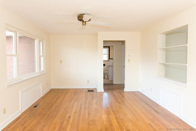 Building Photo - 68 Parsonage St
