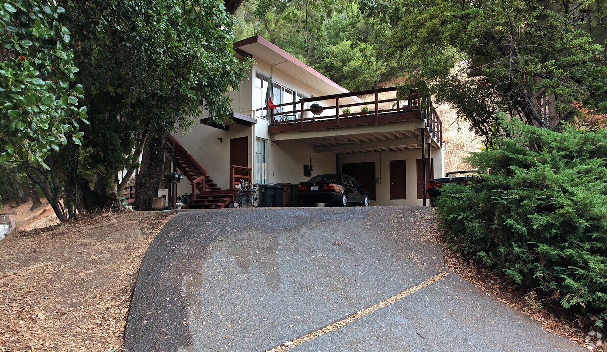 Primary Photo - 2380-2382 Sir Francis Drake Blvd