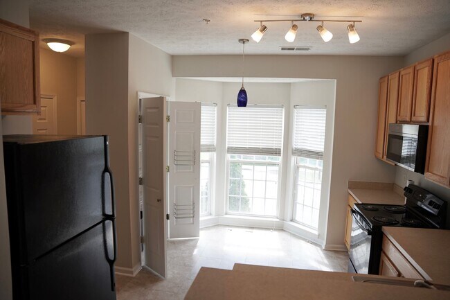 Foto del edificio - Beautiful 3 BR/ 2.5 BA EOG Townhome in Cra...